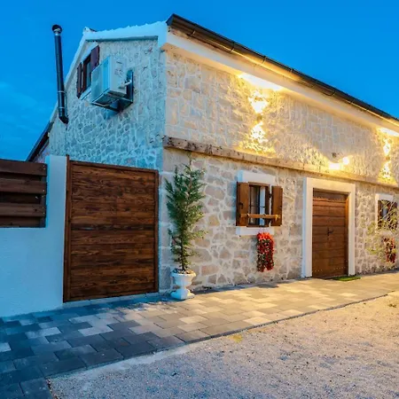 Casa de Férias Kuca Za Odmor Niko Skabrnje